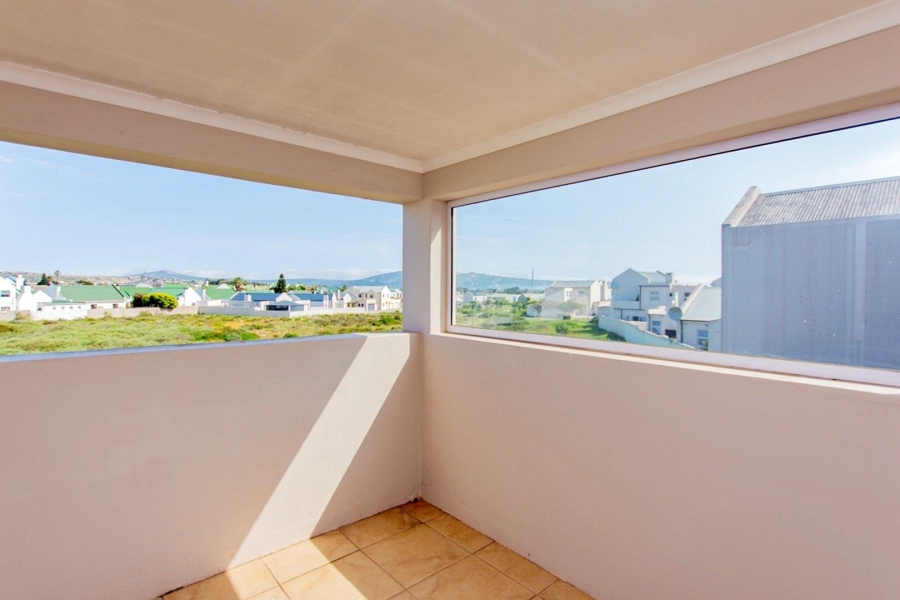 To Let 3 Bedroom Property for Rent in Country Club Western Cape